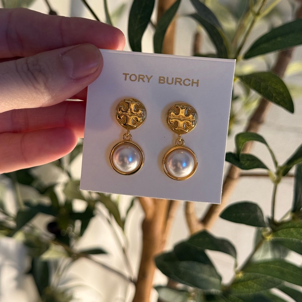 NWT Tory burch Elegant Gold and Pearl Drop Earrings - Picture 4 of 7